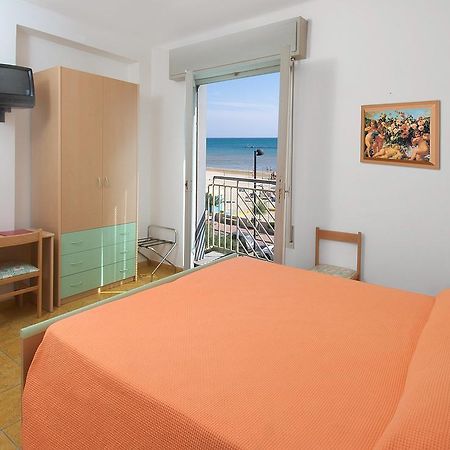Hotel Dinarica Marotta Zewnętrze zdjęcie