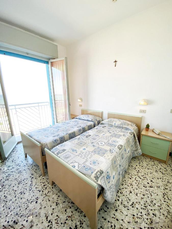 Hotel Dinarica Marotta Zewnętrze zdjęcie